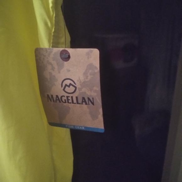 Men's Shirts - Picture 3 of 4